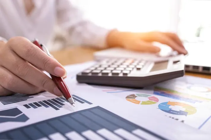 FINANSAI VERSLO VADOVAMS IR SAVININKAMS (16 akad. val.)