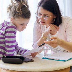 TĖVŲ VALDŽIOS IR VAIKO TEISIŲ SANTYKIS: ĮGYVENDINIMO PROBLEMOS (8 akad. val.)