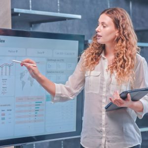 PASITINKANT PRAMONĖS 4 IŠŠŪKIUS: GAMYBOS DUOMENŲ NAUDOJIMAS KAINOS PROGNOZAVIMUI (2 akad. val.)